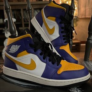 Air Jordan 1 Mid "Lakers" (2022)